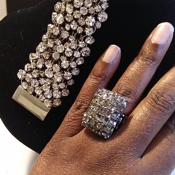 Jewelry - Beautiful ring